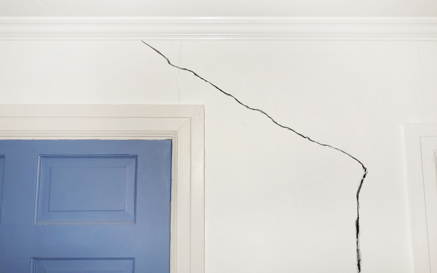 شركة الركائز الخالدة بمسقط – حلول هندسية متكاملة لمعالجة الشروخ والتشققات