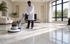 أرضيات رخامية لامعة في منزل فاخر بصحار بعد عملية الجلي والتلميع