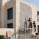 عملية ترميم احترافية لواجهة فيلا سكنية في مدينة صحار